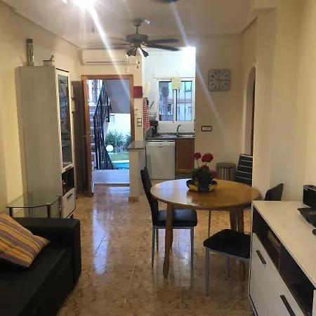 Saint Park Upstairs Apartment
